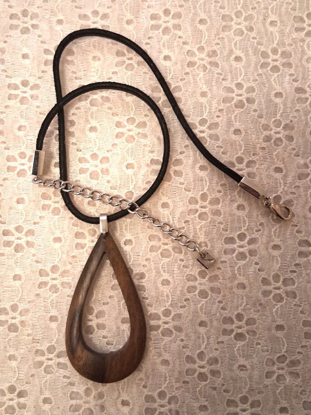 New Bauxo Handcrafted Oval Wooden Pendant Genuine Leather Necklace